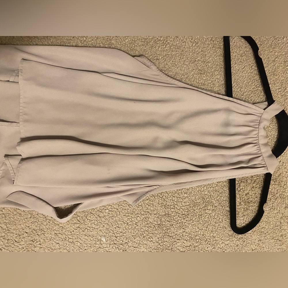 BUY NOW SALE‼️ Taupe Sleevless Tunic